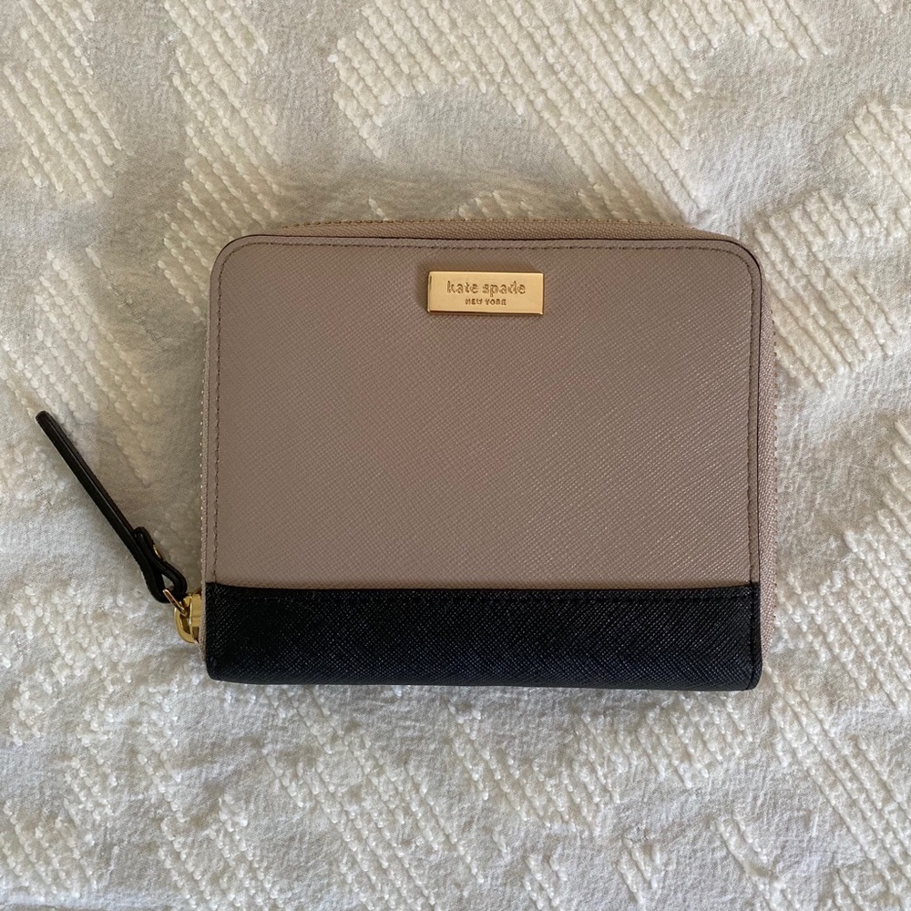 ☀️Kate Spade Taupe Wallet